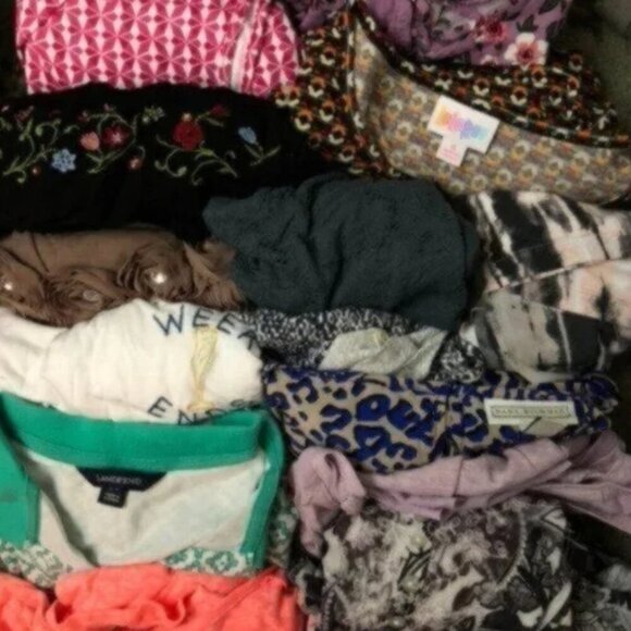 5 POUND NOT MYSTERY RESELLER CLOTHING LOT SURPRISE INVENTORY BOX 5-10 Items XS-L - Picture 12 of 14